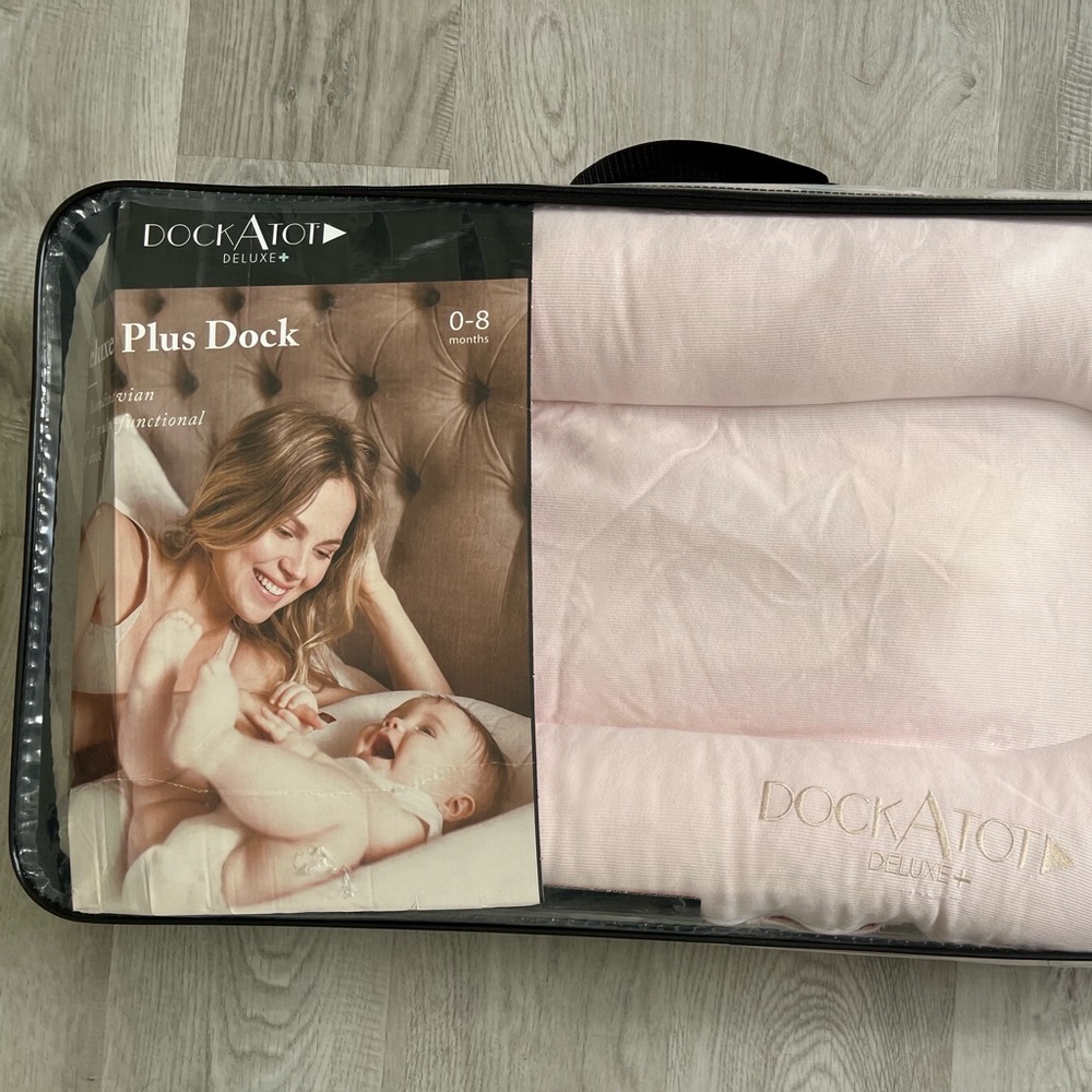 Dock a tot Deluxe in Strawberry Cream